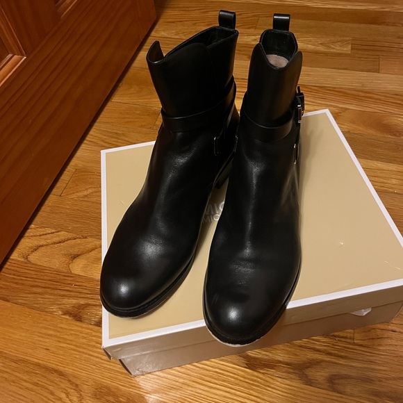 Michael Kors booties - Picture 3 of 4
